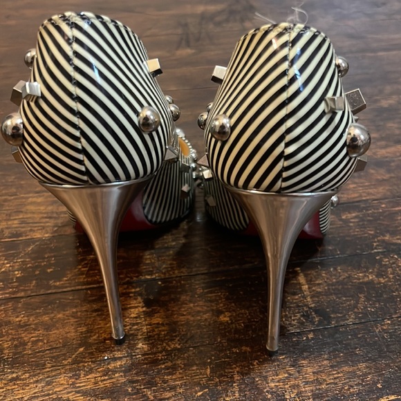 Heels - Picture 2 of 3